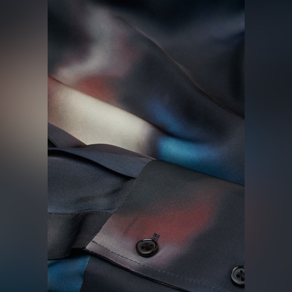 H&M FRONT BUTTON SHIRT WITH SHEEN - Picture 2 of 3